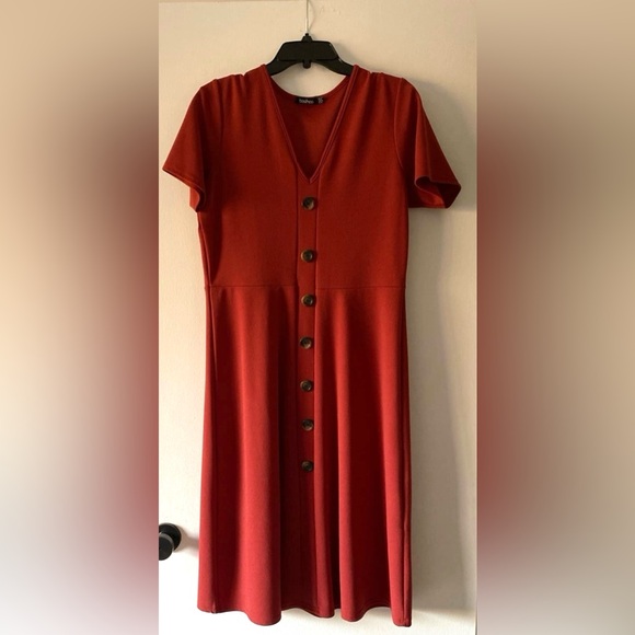 Boohoo Plus Dresses & Skirts - Boohoo Rust Button Front MIDI Dress